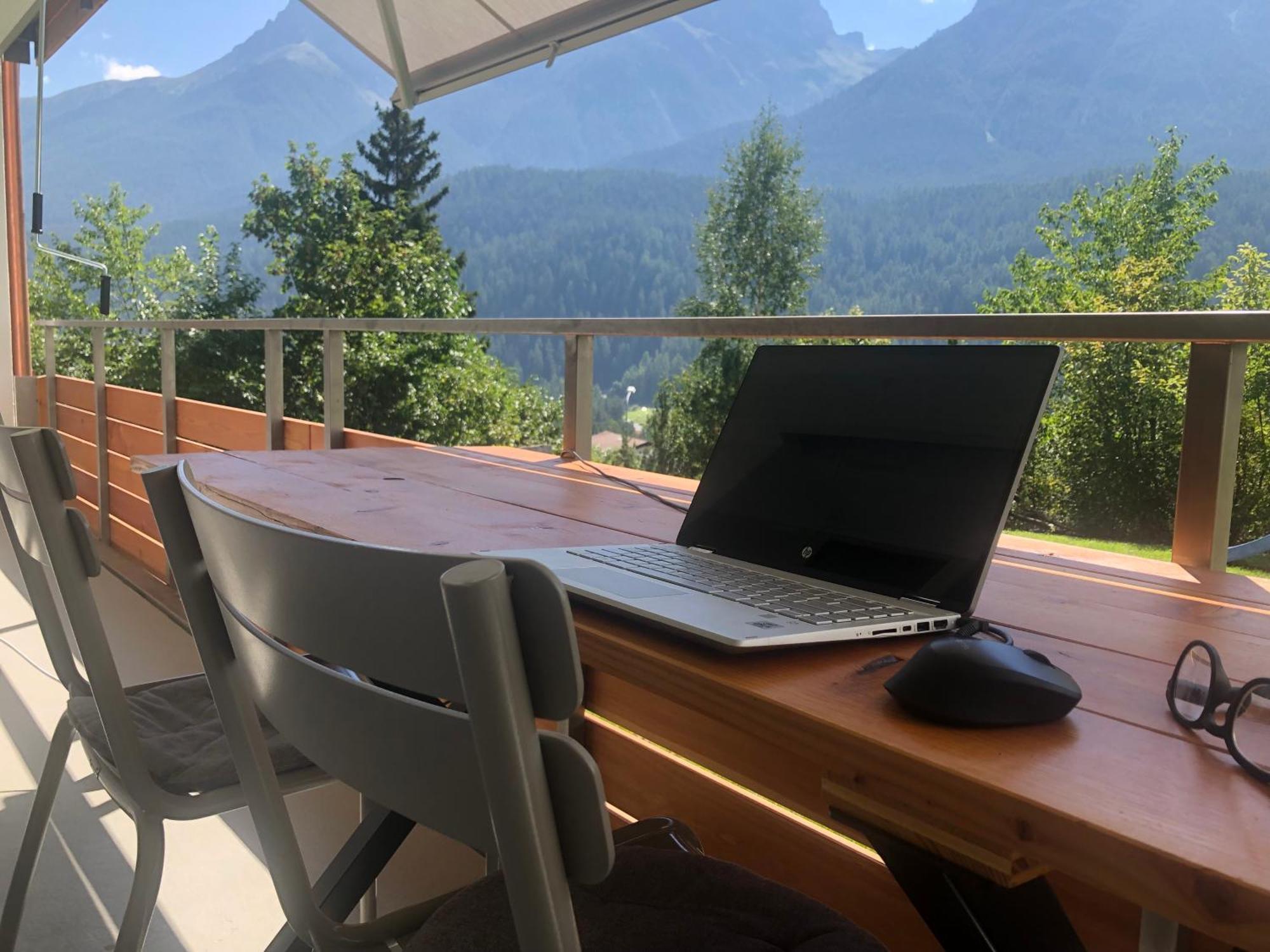 Aaa Chalet Allegra Rojo With Mountain View Scuol Kültér fotó