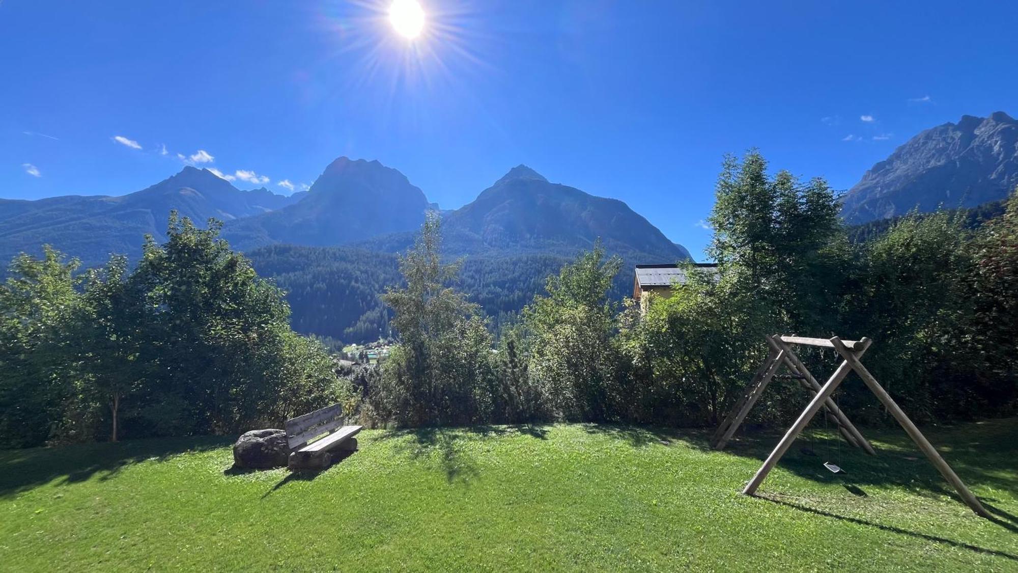 Aaa Chalet Allegra Rojo With Mountain View Scuol Kültér fotó